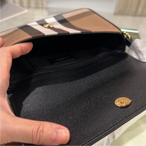 🔥🔥🔥100% Authentic Burberry Crossbody bag - Picture 8 of 12